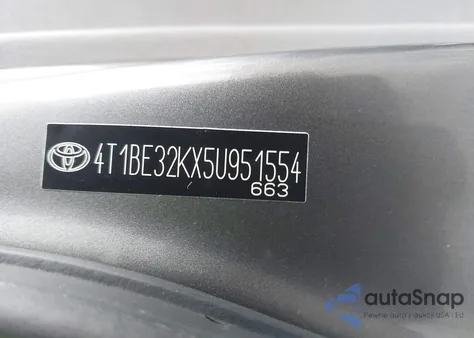 2005 Toyota Camry Std z USA, uszkodzony, nr VIN 4T1BE32KX5U951554